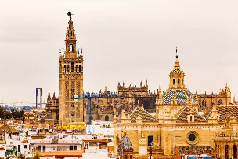 Panorámica de Sevilla con La Giralda de fondo