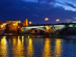 Puente de Triana de noche
